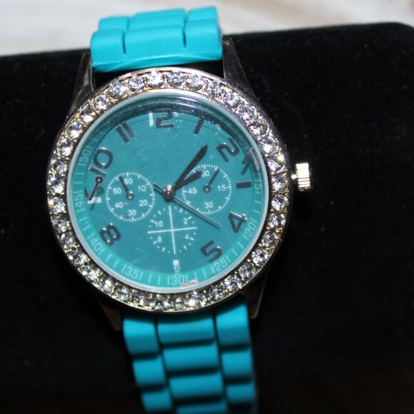 BRAND NEW WITHOUT TAGS DARICE SILICON LADIES' WRISTWATCH! - Picture 1 of 6